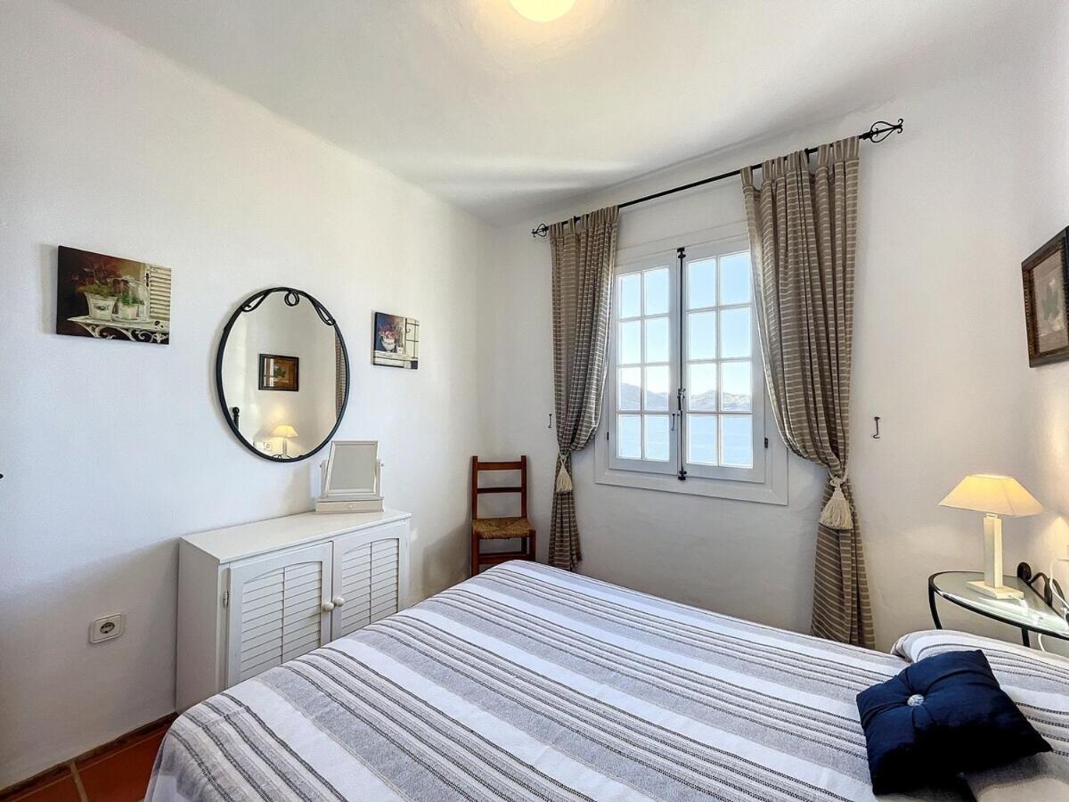 P98 - Bonito Apartamento Sobre El Mar Форнельс Екстер'єр фото